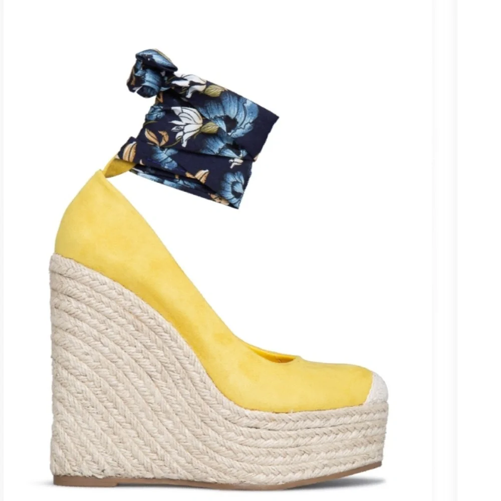 - Espadrille wedges with ankle tie - Picture 3 of 4